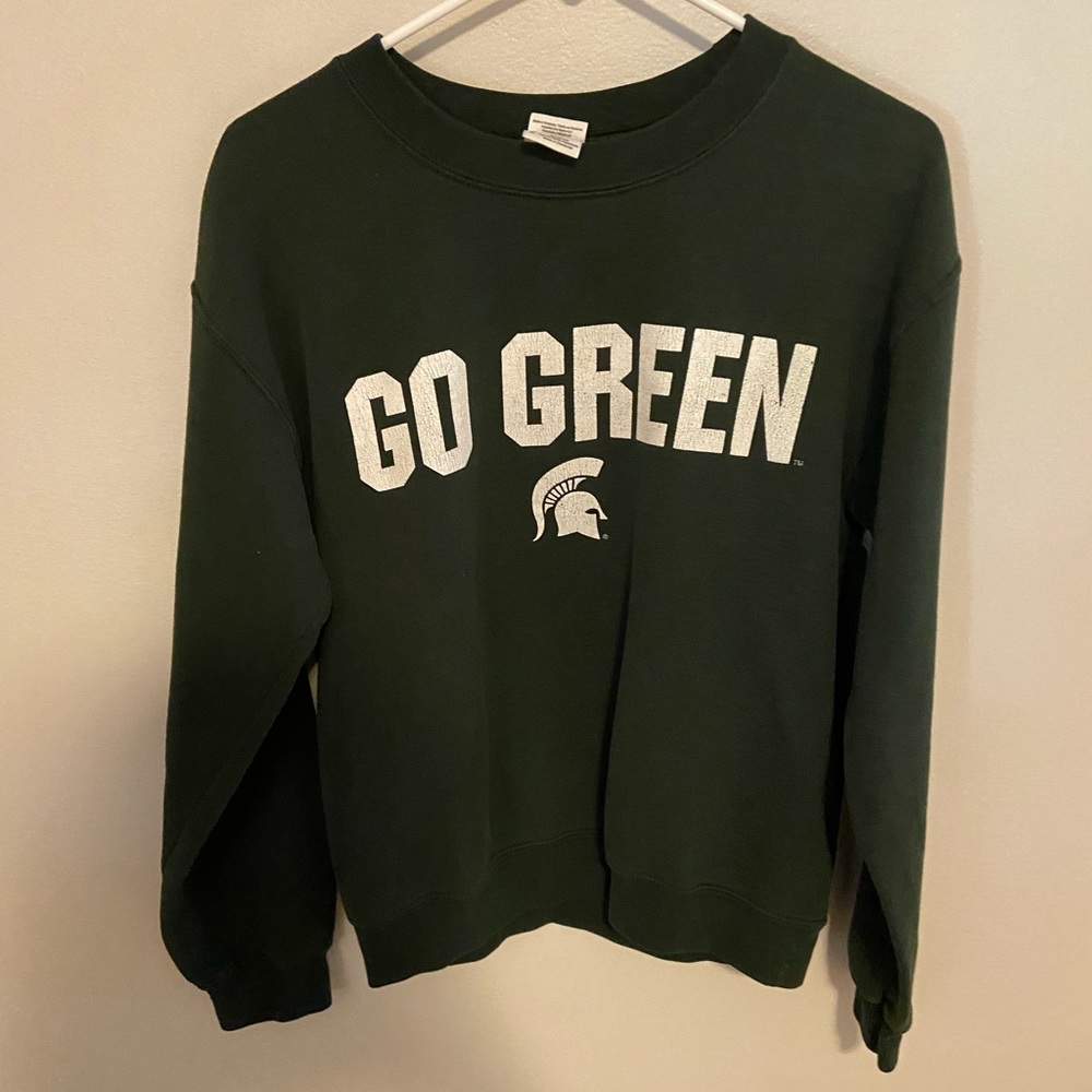 Michigan State women’s crewneck sweatshirt.